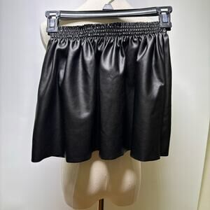 H&M Girl’s Faux Leather Pull On Skirt Size 6X/7